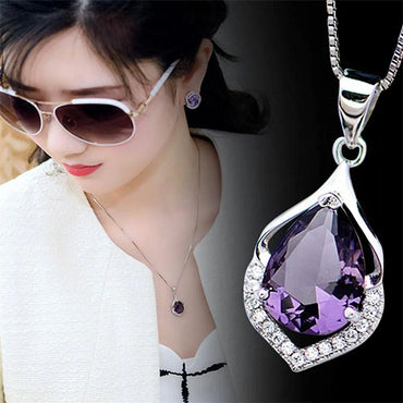 Elegant Lady Geometric Alloy Iron Plating Inlay Rhinestones White Gold Plated Women's Pendant Necklace