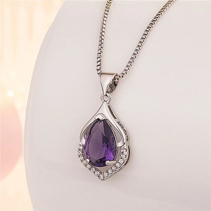 Elegant Lady Geometric Alloy Iron Plating Inlay Rhinestones White Gold Plated Women's Pendant Necklace