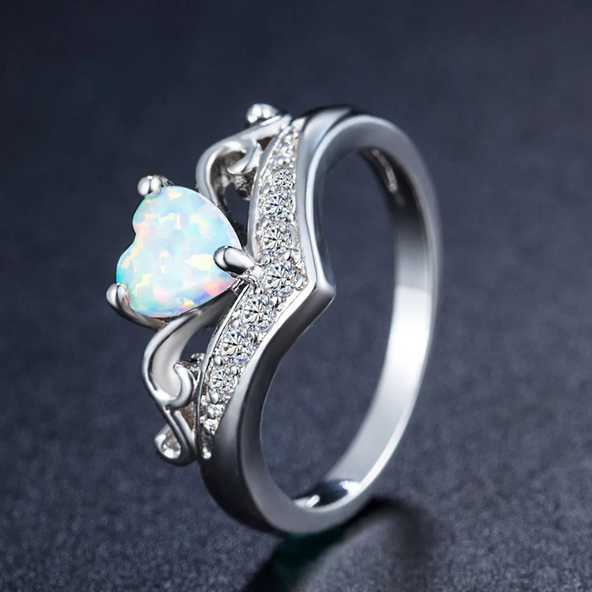 Elegant Lady Heart Shape Alloy Inlay Artificial Gemstones Silver Plated Women'S Rings