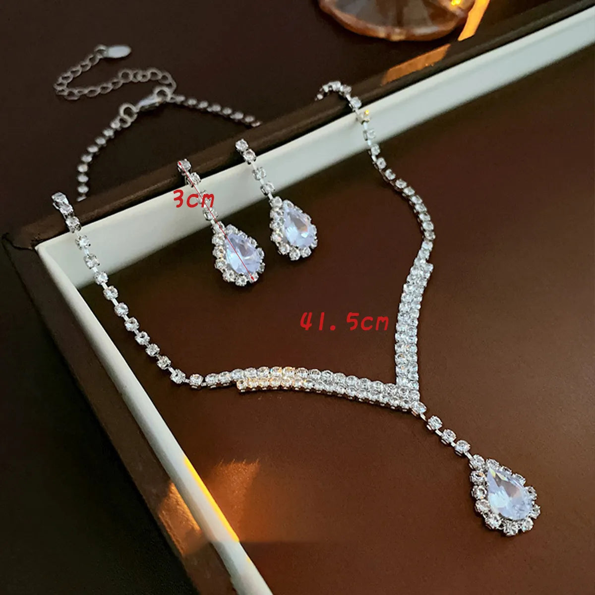 Elegant Lady Modern Style V Shape Tassel Rhombus Alloy Rhinestone Inlay Artificial Rhinestones Women'S Earrings Necklace