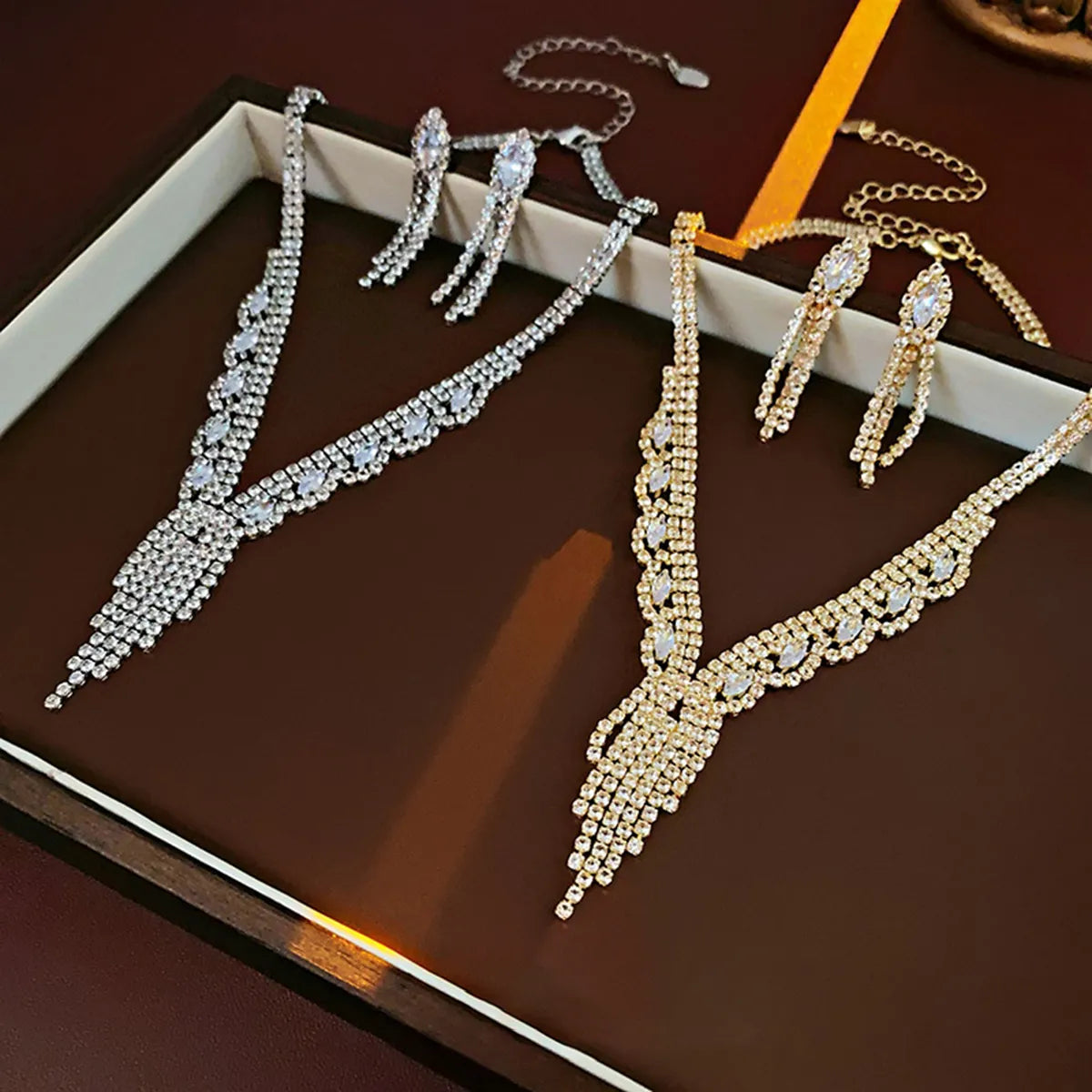 Elegant Lady Modern Style V Shape Tassel Rhombus Alloy Rhinestone Inlay Artificial Rhinestones Women'S Earrings Necklace