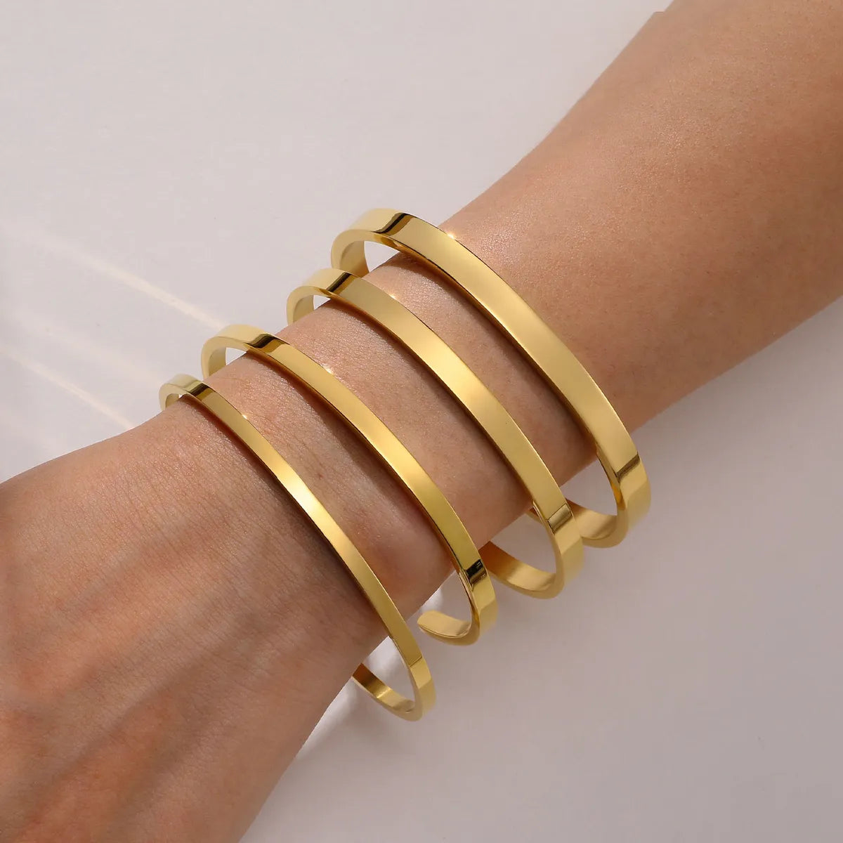 Elegant Lady Simple Style Solid Color Stainless Steel 18k Gold Plated Bangle In Bulk