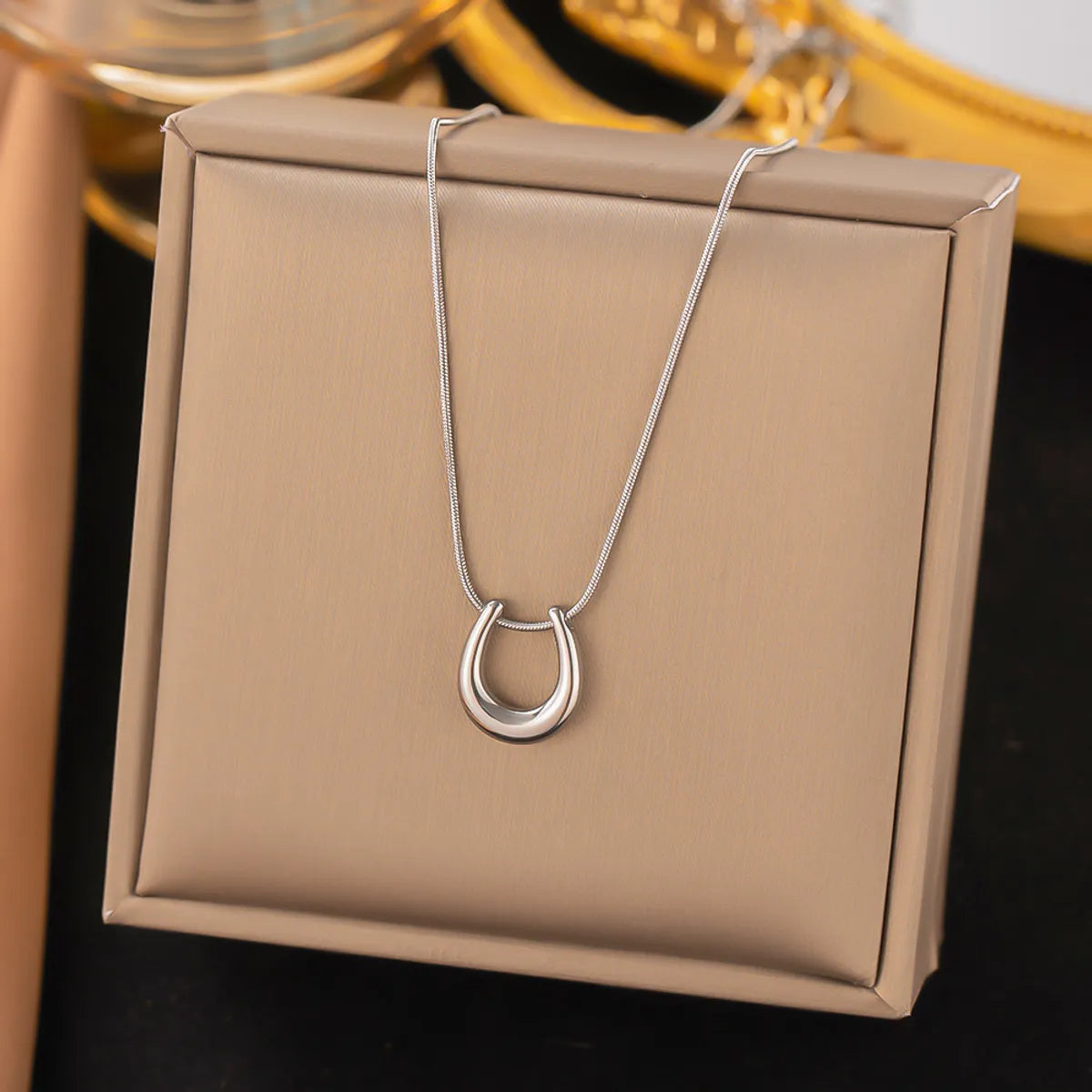 Elegant Lady U Shape Titanium Steel Plating Pendant Necklace 1 Piece