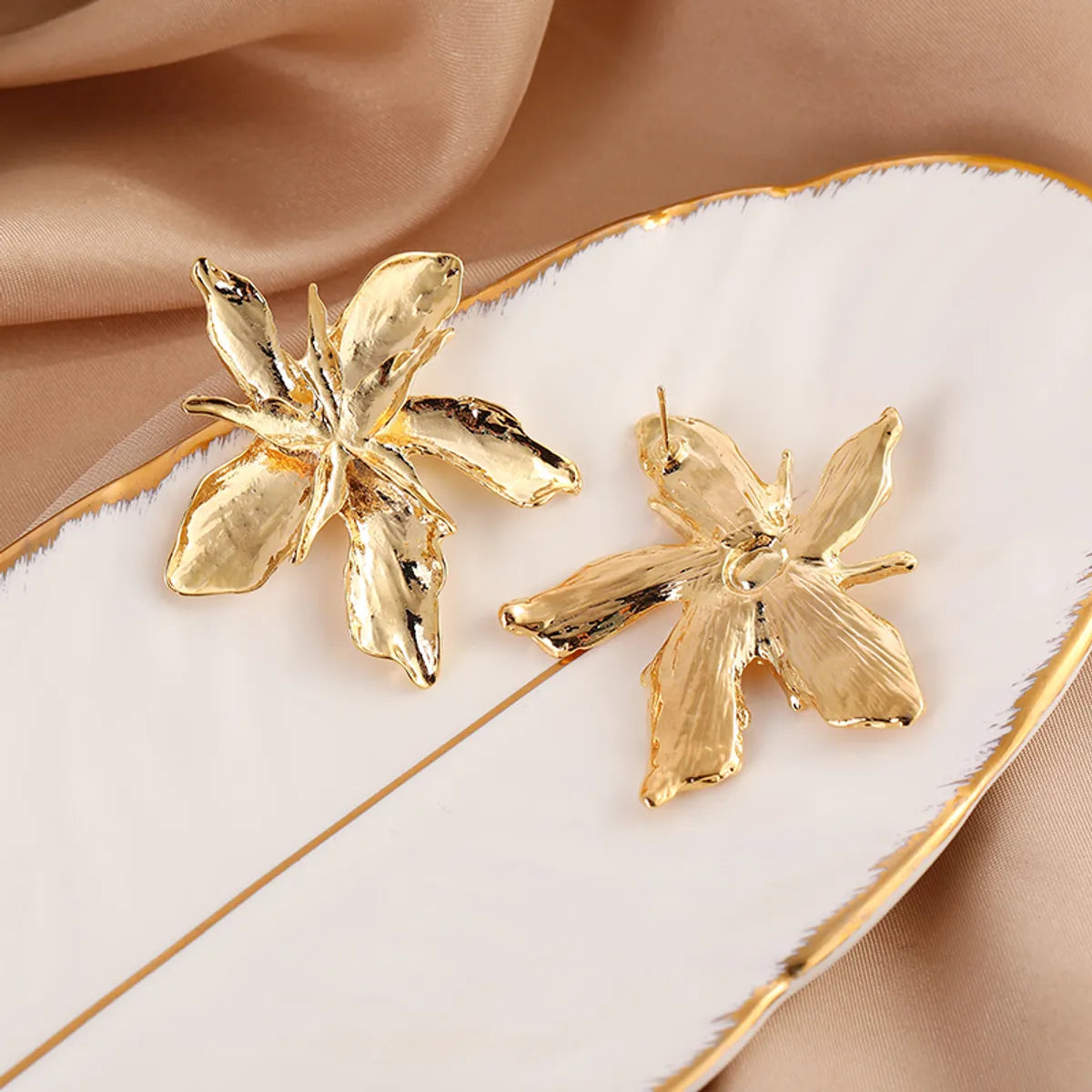 Elegant Leaves Flower Metal Plating Gold Plated Women's Ear Studs