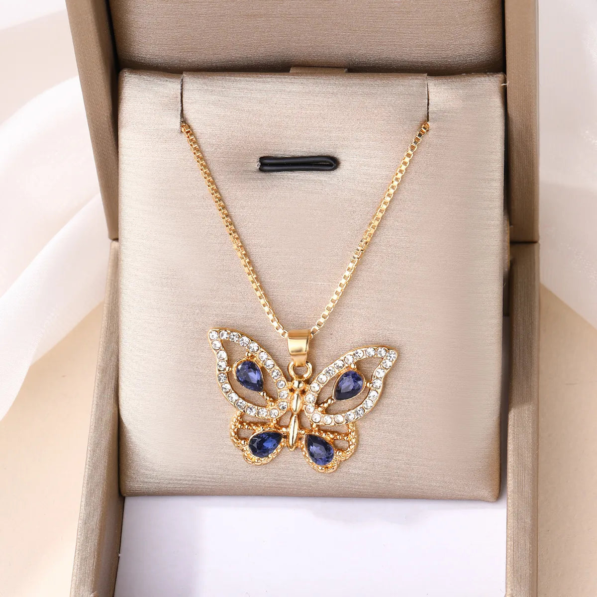 Elegant Luxurious Butterfly Zircon Alloy Wholesale Pendant Necklace