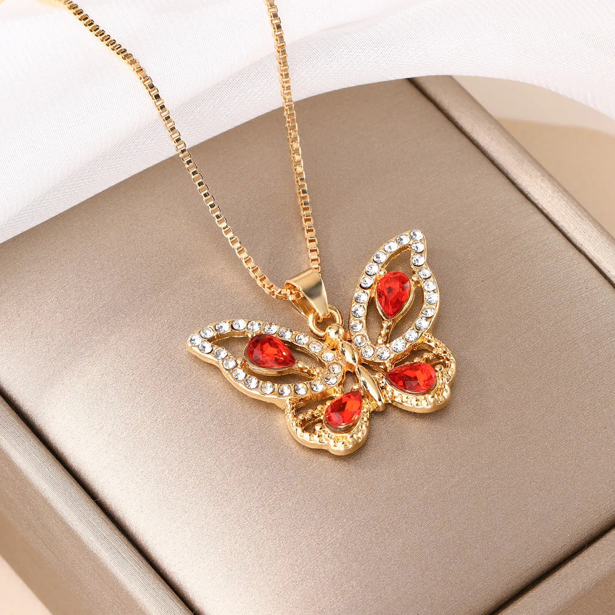 Elegant Luxurious Butterfly Zircon Alloy Wholesale Pendant Necklace