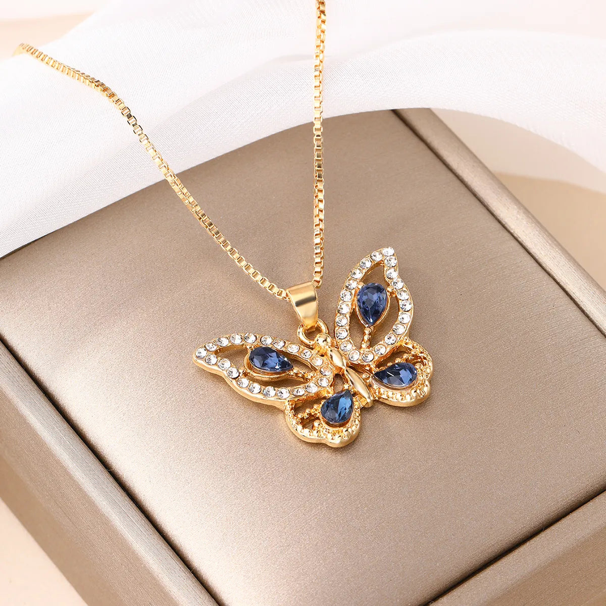 Elegant Luxurious Butterfly Zircon Alloy Wholesale Pendant Necklace