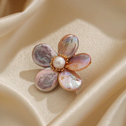 Elegant Luxurious Flower Copper Hollow Out Inlay Freshwater Pearl Women'S Brooches 1 Piece