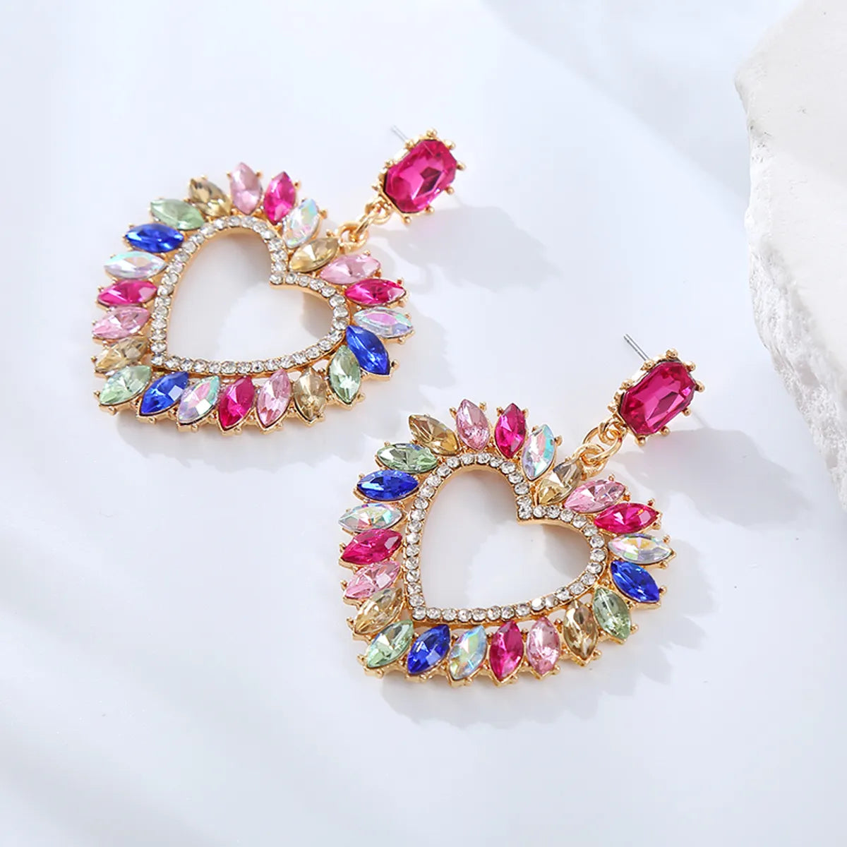 Elegant Luxurious Heart Shape Alloy Plating Inlay Rhinestones Gold Plated Women'S Drop Earrings