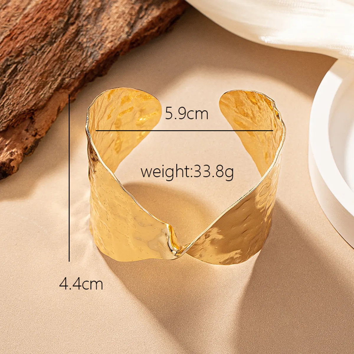 Elegant Luxurious Leaves Alloy Ferroalloy Twist Plating 14k Gold Plated Women's Bangle