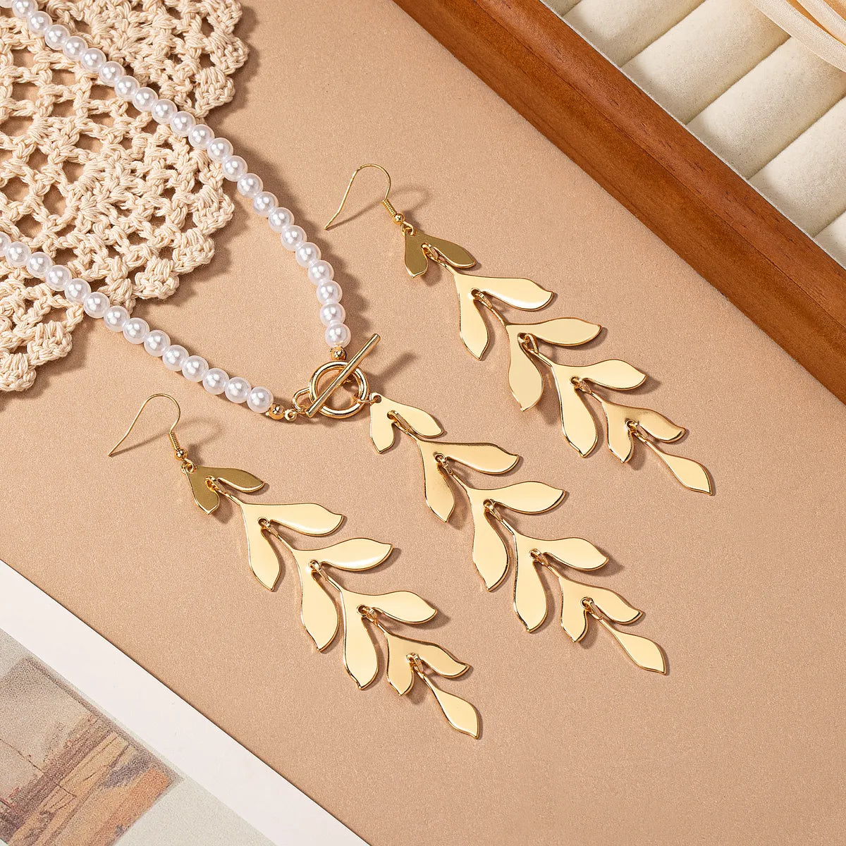 Elegant Luxurious Leaves Artificial Pearl Alloy Beaded Tassel 14K Gold Plated Women's Earrings Necklace