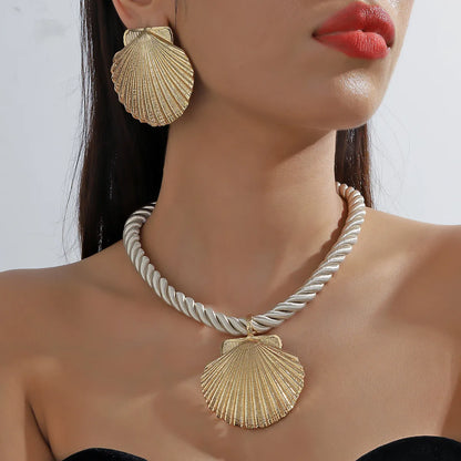 Elegant Luxurious Shell Alloy Plating Gold Plated Women's Jewelry Set