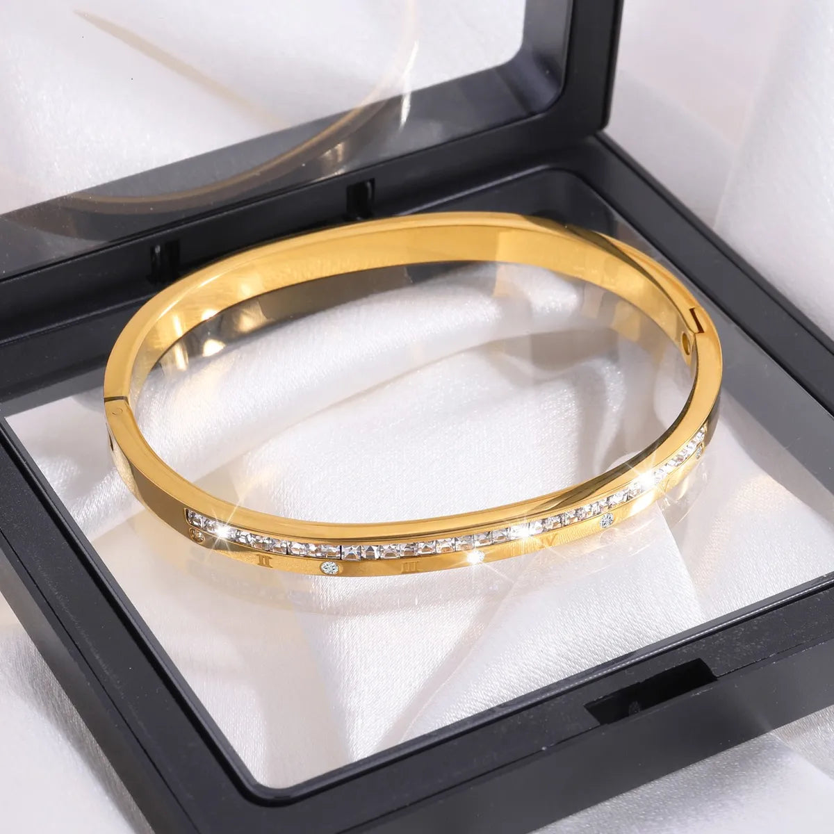 Elegant Luxurious Shiny Geometric Titanium Steel Wholesale Bangle