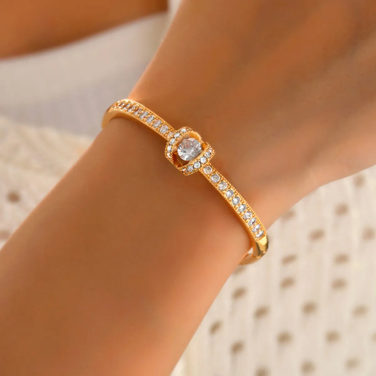 Elegant Luxurious Solid Color Alloy Plating Inlay Rhinestones 14k Gold Plated Silver Plated Women'S Bangle