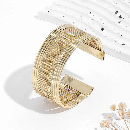 Iron Elegant Luxurious Twist Plating Spiral Stripe Bangle