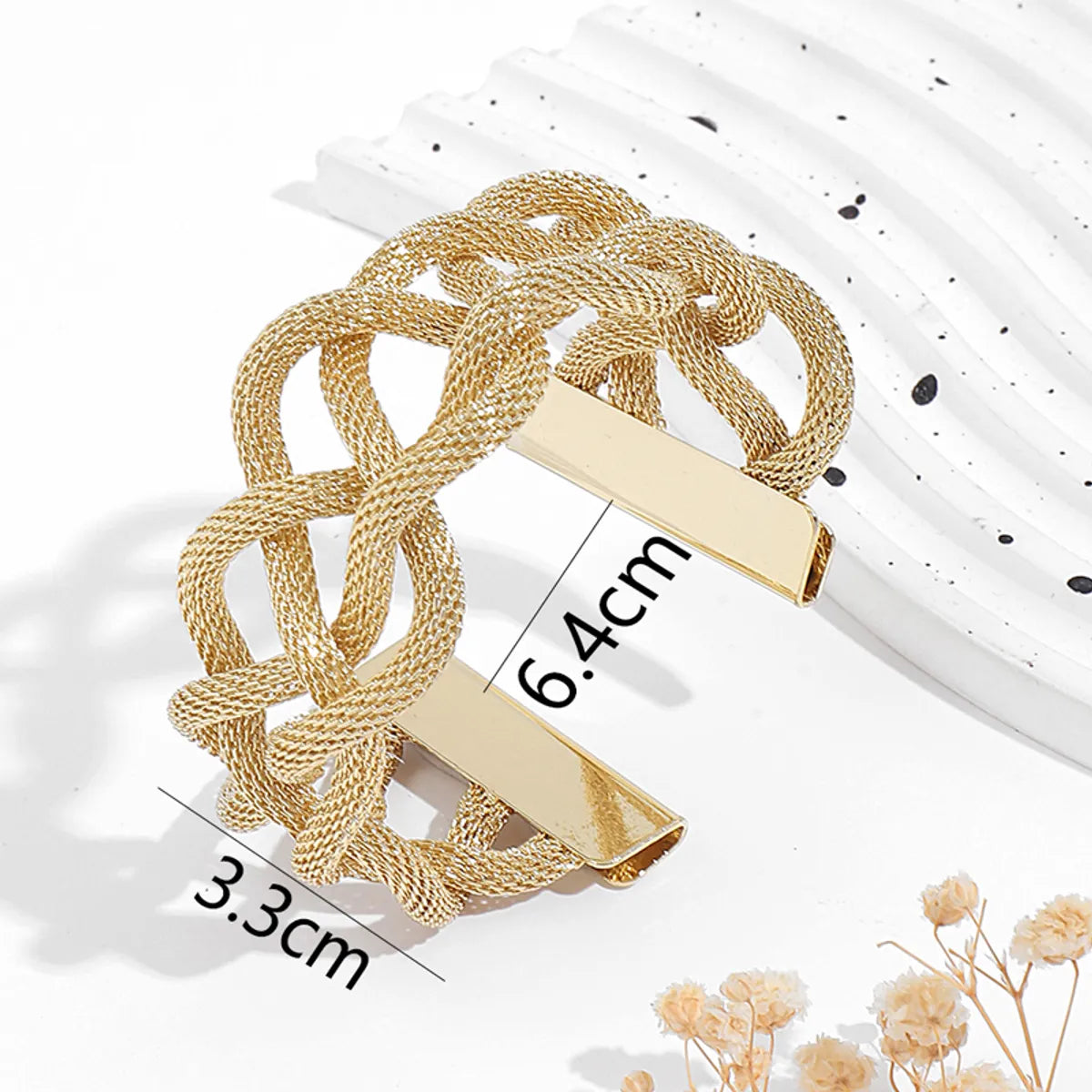 Iron Elegant Luxurious Twist Plating Spiral Stripe Bangle