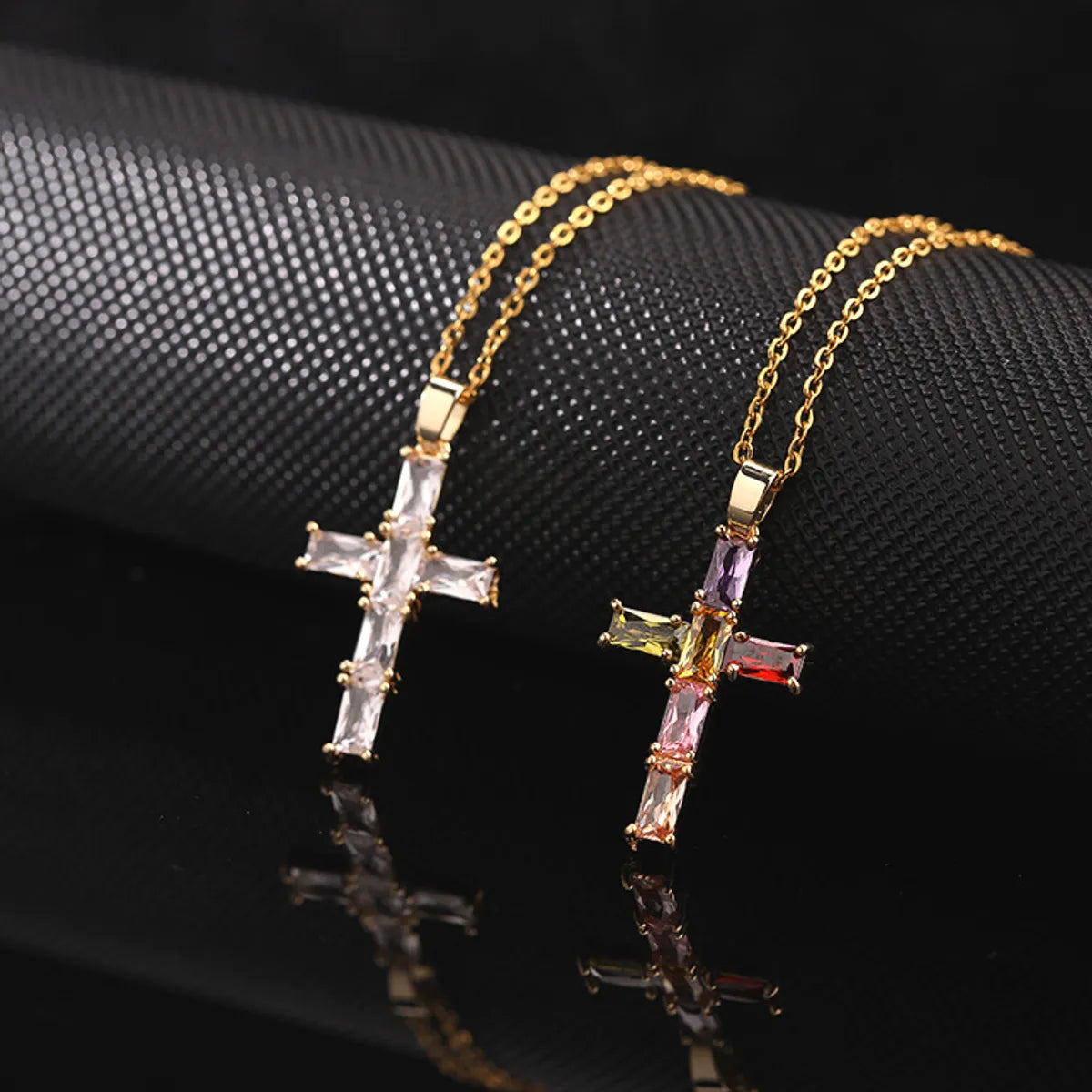 Elegant Modern Style Cross Copper Zircon Pendant Necklace In Bulk