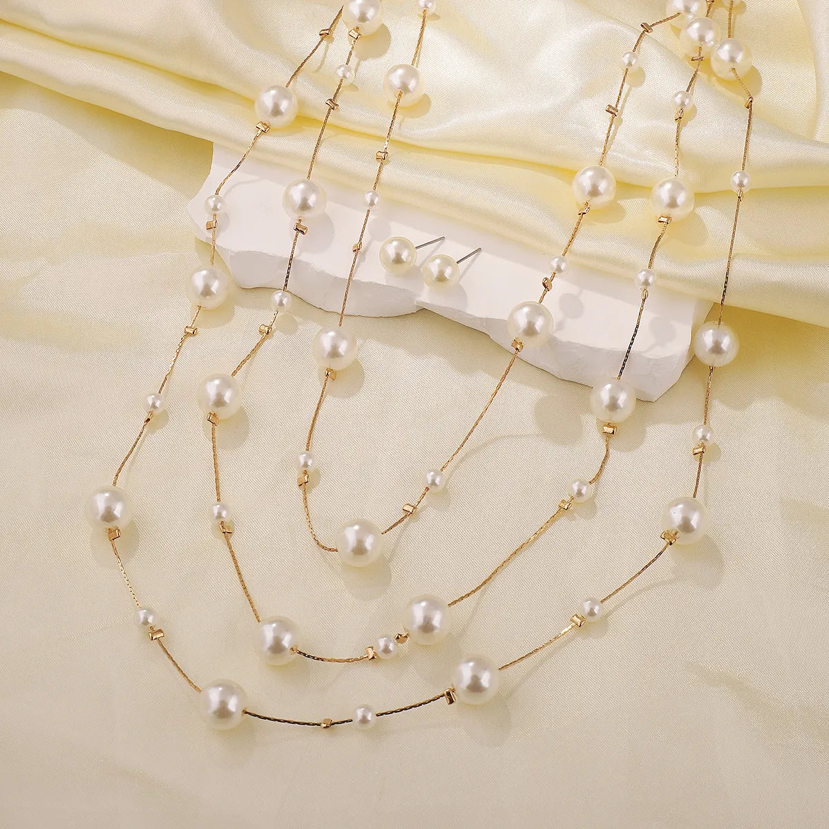 Elegant Modern Style Simple Style Geometric Imitation Pearl Women's Layered Necklaces