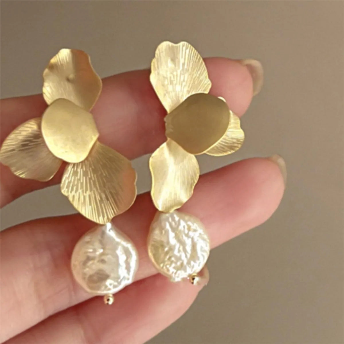 1 Pair Elegant Petal Plating Inlay Alloy Artificial Pearls Drop Earrings