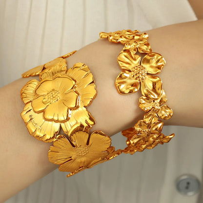 Elegant Retro Flower 304 Stainless Steel 18K Gold Plated Bangle In Bulk