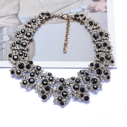 Elegant Retro Flower Alloy Plating Inlay Rhinestones Pearl Women'S Necklace