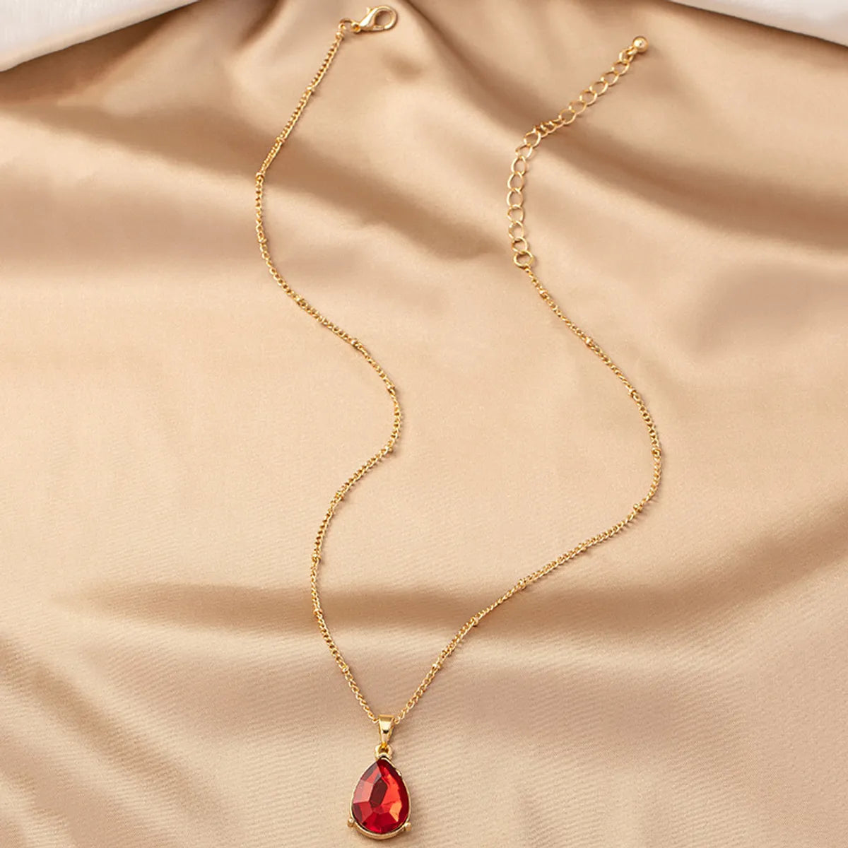 Elegant Retro Geometric Water Droplets Alloy Plating Inlay Gem Women's Pendant Necklace