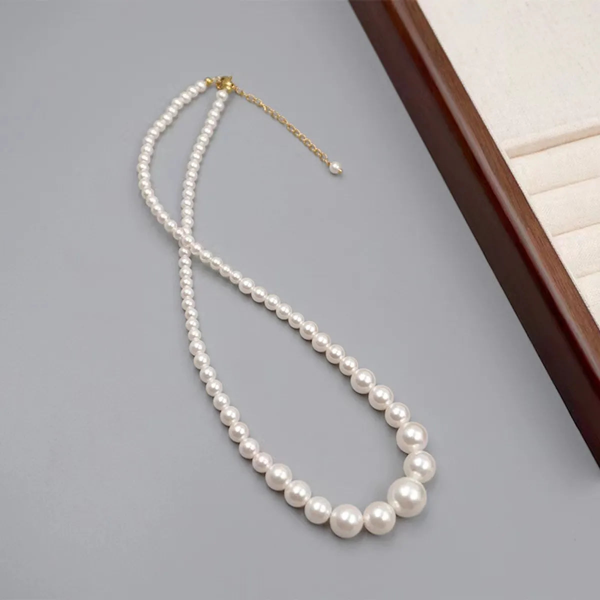 Elegant Retro Handmade Round Imitation Pearl Titanium Steel Beaded Plating Gold Plated Women's Necklace