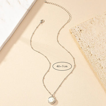 Elegant Retro Round Alloy Plating Inlay Artificial Pearls Women's Pendant Necklace