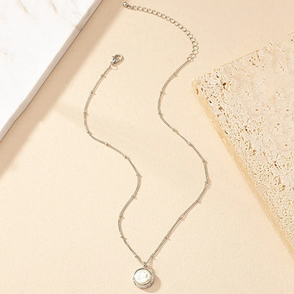 Elegant Retro Round Alloy Plating Inlay Artificial Pearls Women's Pendant Necklace