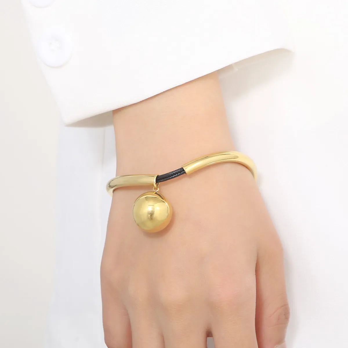 Elegant Retro Solid Color Titanium Steel 18K Gold Plated Bracelets In Bulk