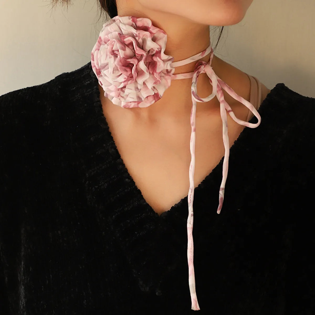 Elegant Rose Cloth Women's Choker