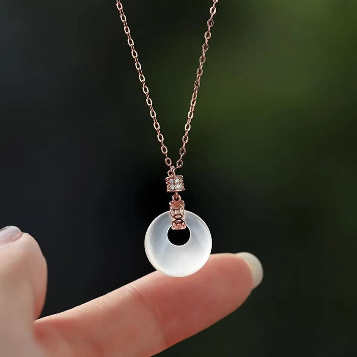 Elegant Round Copper Inlay Rhinestones Jade Rose Gold Plated Silver Plated Pendant Necklace