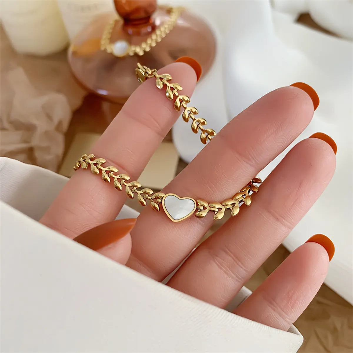 Elegant Round Heart Shape Titanium Steel Plating Inlay Shell Bracelets