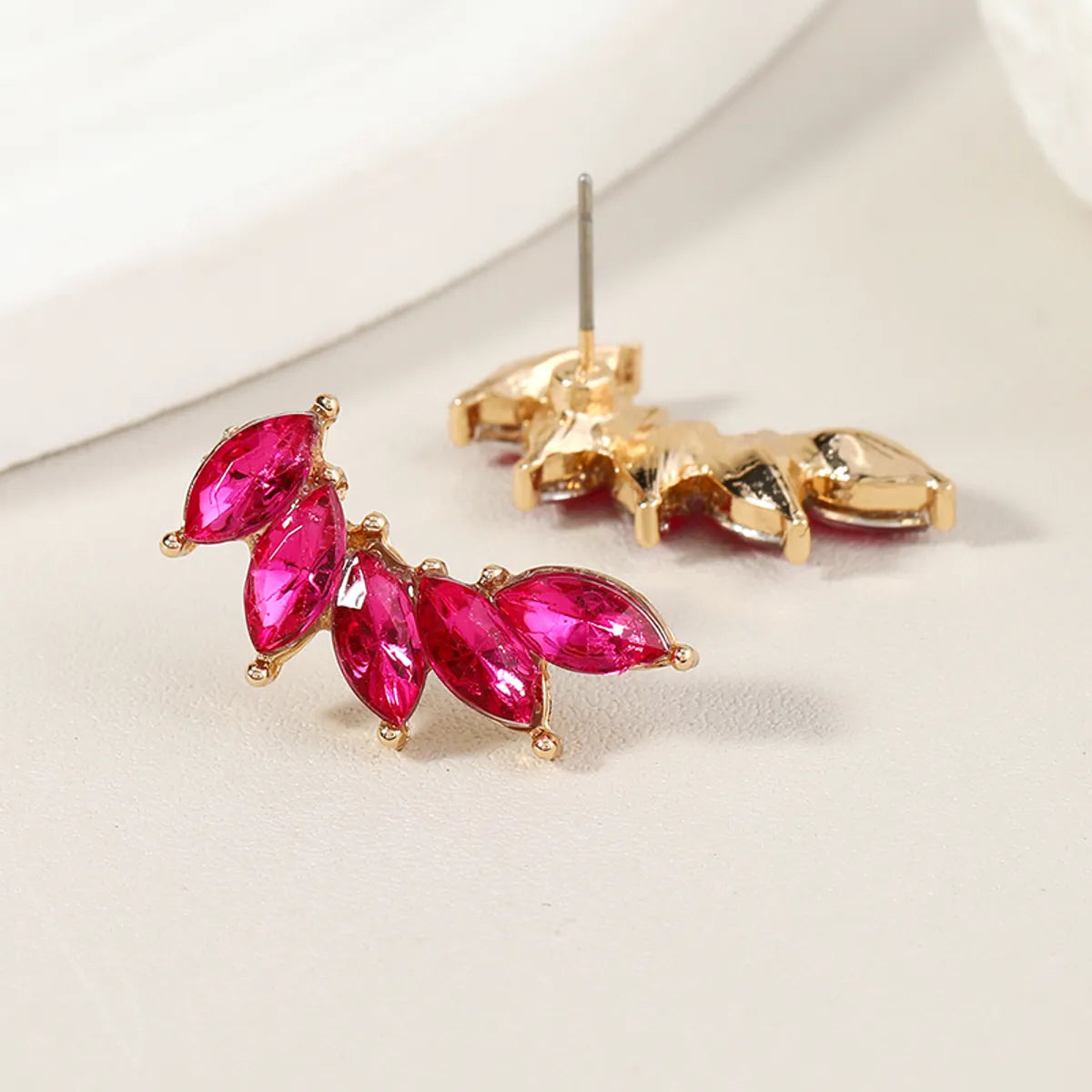 Elegant Shiny Leaf Alloy Inlay Zircon Women'S Ear Studs