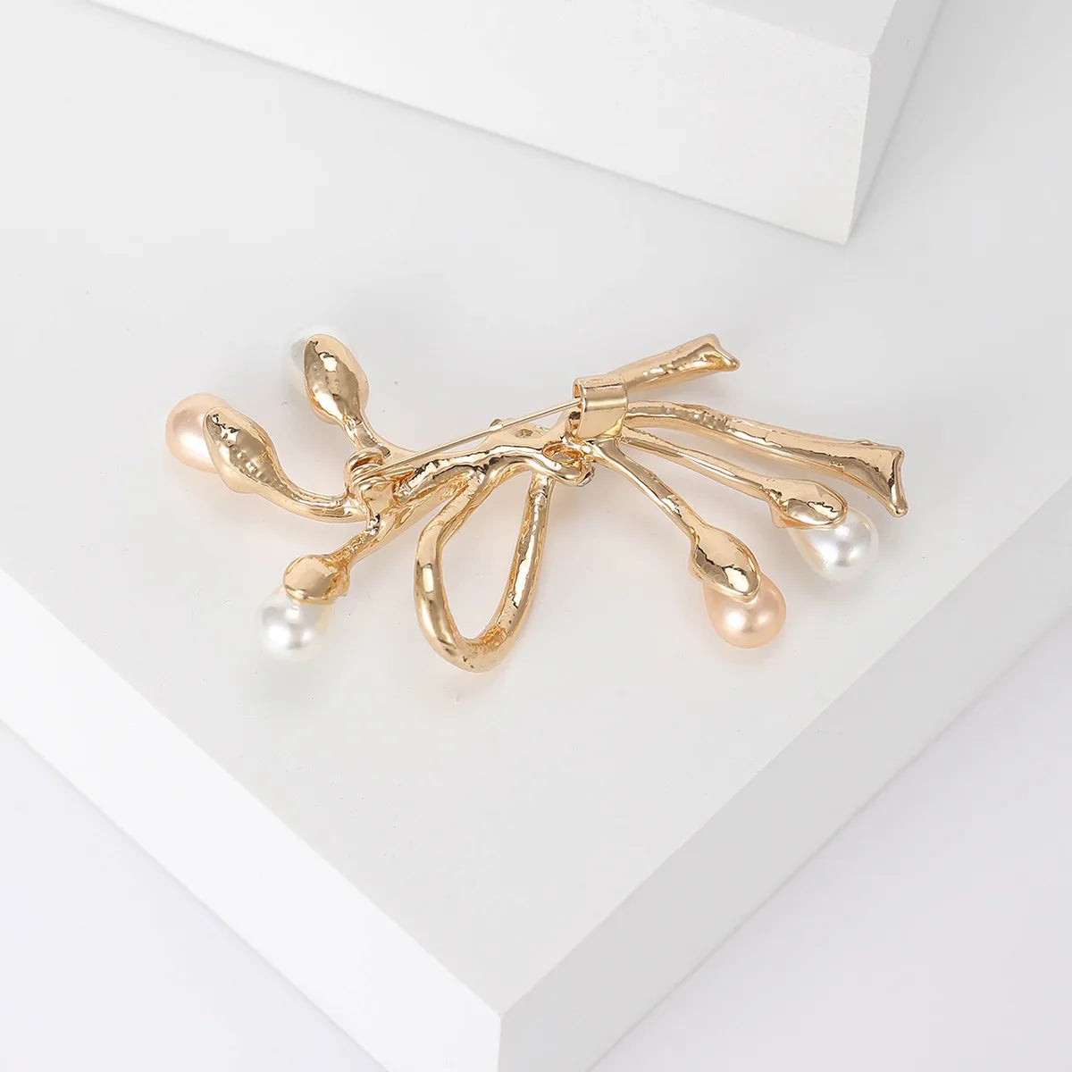 Elegant Simple Style Bow Knot Alloy Plating Inlay Artificial Pearls Rhinestones Women'S Brooches