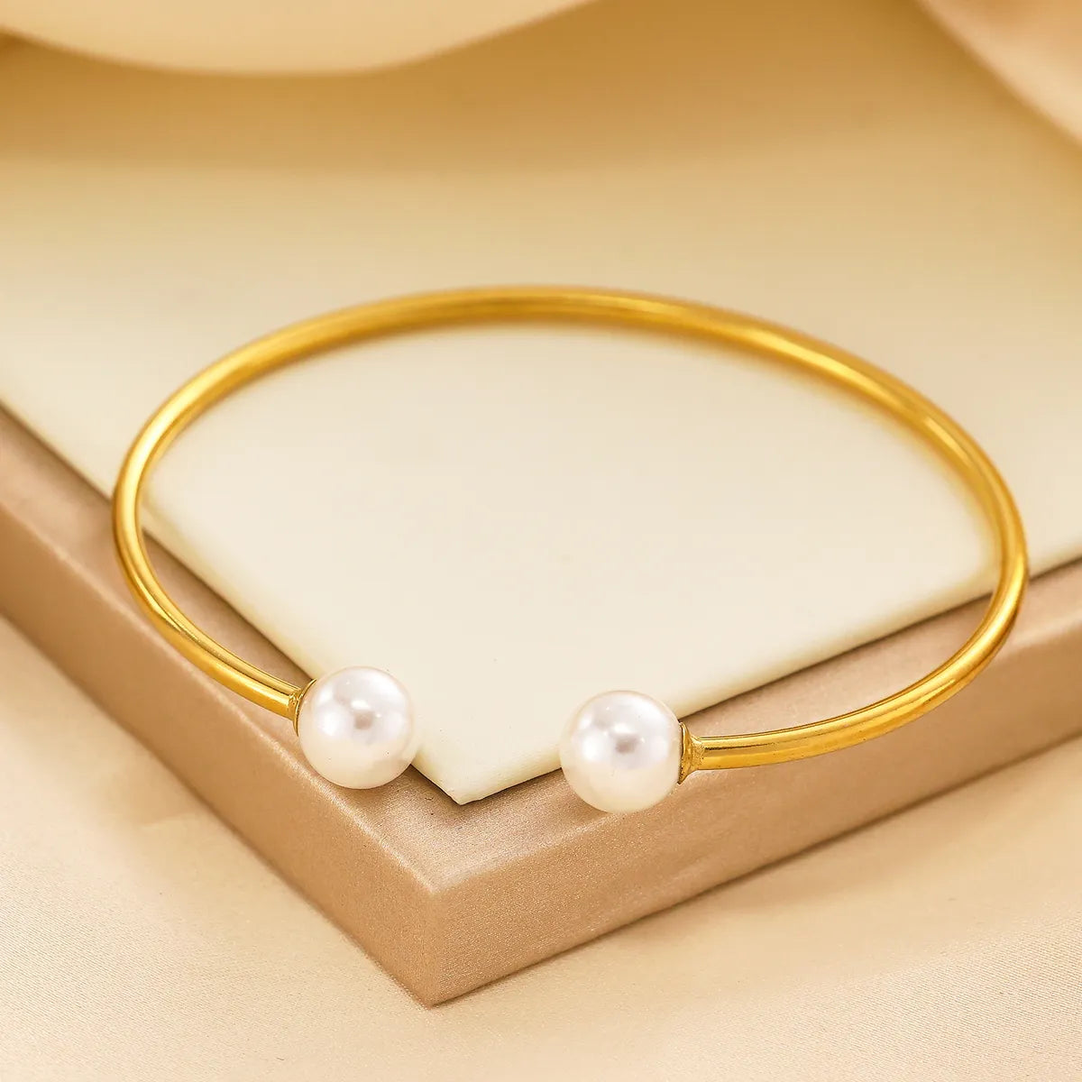 Elegant Simple Style C Shape Stainless Steel Titanium Steel Plating Inlay Artificial Pearls 18k Gold Plated Bangle