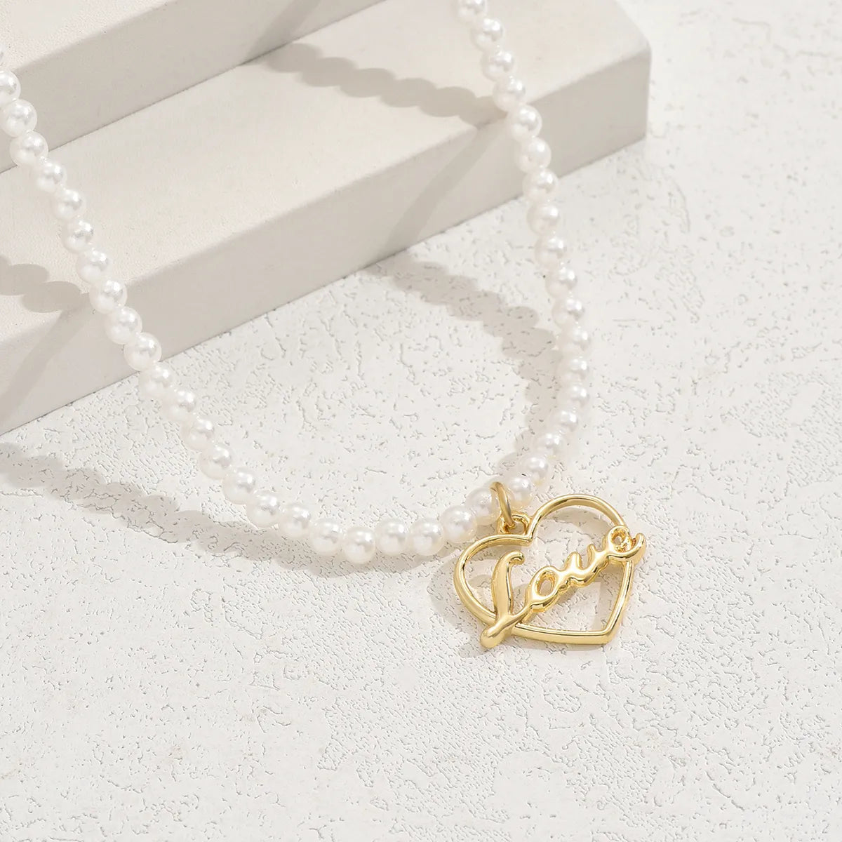 Elegant Simple Style Commute Cross Heart Shape Plastic Zinc Alloy Beaded Hollow Out Inlay Zircon 18K Gold Plated Women'S Pendant Necklace