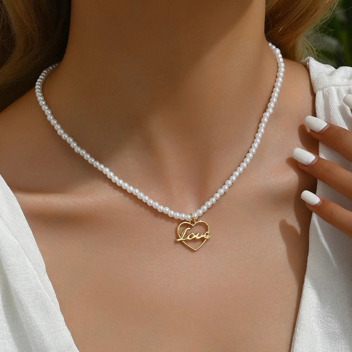 Elegant Simple Style Commute Cross Heart Shape Plastic Zinc Alloy Beaded Hollow Out Inlay Zircon 18K Gold Plated Women'S Pendant Necklace