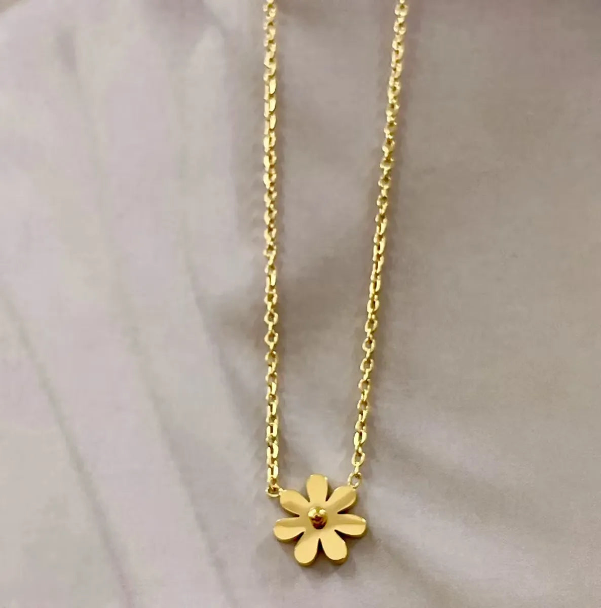 Elegant Simple Style Daisy Stainless Steel Plating 18k Gold Plated Pendant Necklace