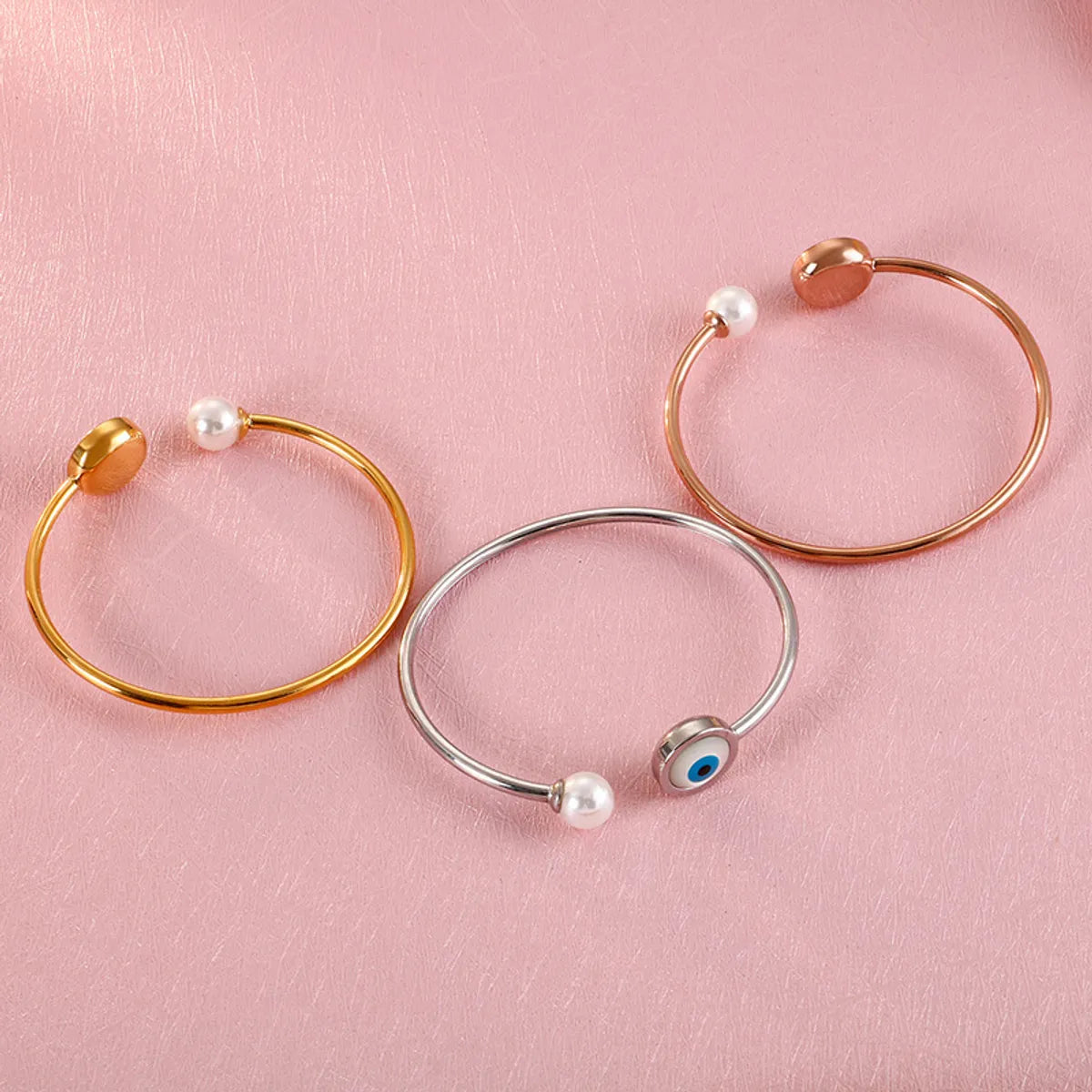 Elegant Simple Style Devil's Eye Heart Shape Stainless Steel Plating Inlay Artificial Pearls Bangle