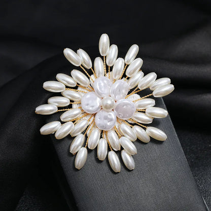 Elegant Simple Style Flower Artificial Crystal Imitation Pearl Alloy Unisex Brooches