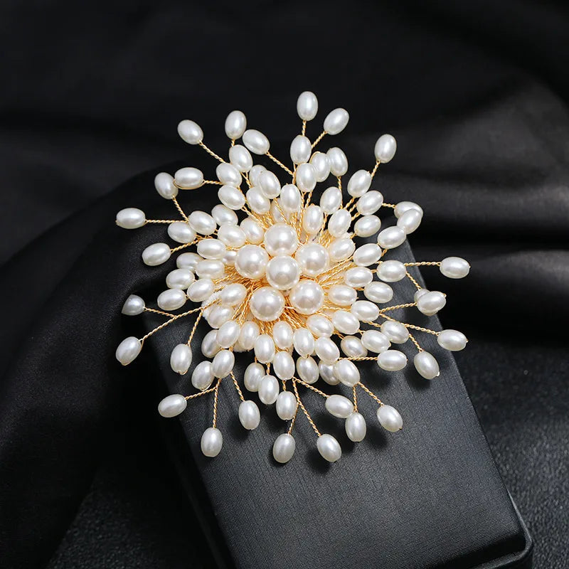 Elegant Simple Style Flower Artificial Crystal Imitation Pearl Alloy Unisex Brooches