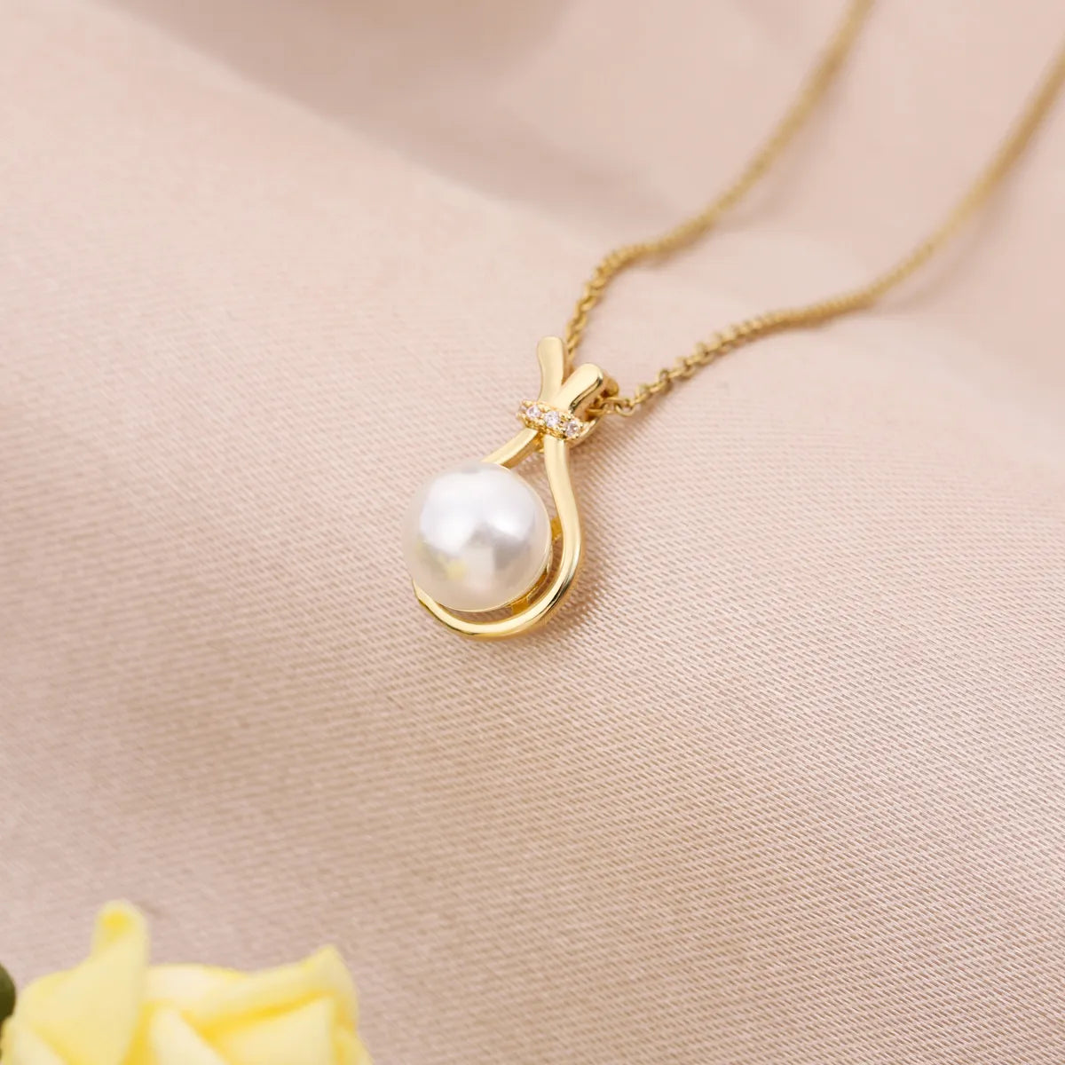 Elegant Simple Style Geometric Stainless Steel Plating Inlay Artificial Pearls 18k Gold Plated Pendant Necklace