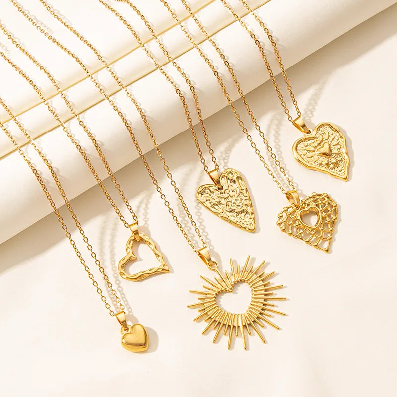 Wholesale Jewelry Elegant Simple Style Heart Shape 304 Stainless Steel 18K Gold Plated Plating Hollow Out Pendant Necklace