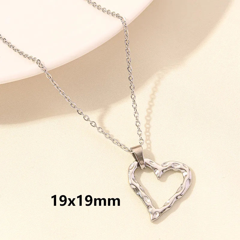 Wholesale Jewelry Elegant Simple Style Heart Shape 304 Stainless Steel 18K Gold Plated Plating Hollow Out Pendant Necklace