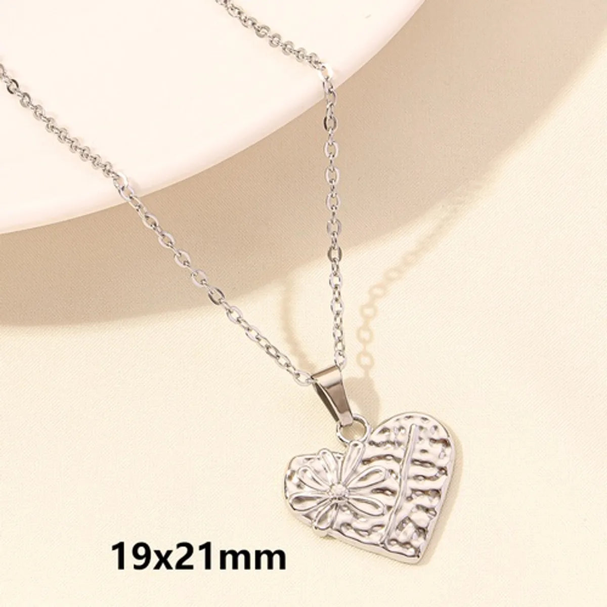 Wholesale Jewelry Elegant Simple Style Heart Shape 304 Stainless Steel 18K Gold Plated Plating Hollow Out Pendant Necklace