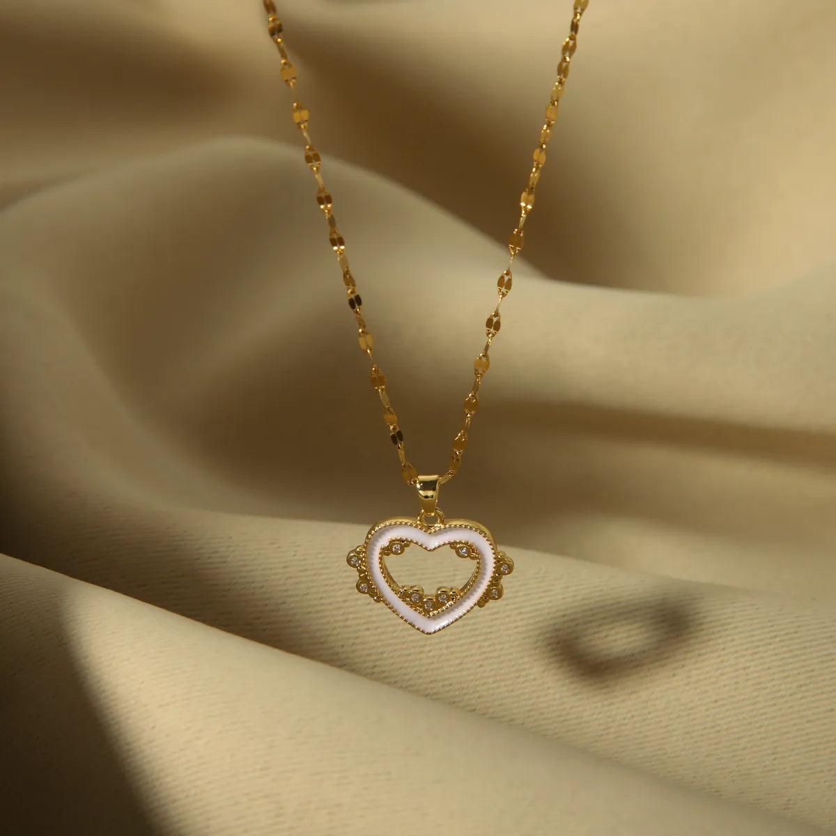 Elegant Simple Style Heart Shape Titanium Steel Copper Enamel Plating Inlay Zircon 18k Gold Plated Pendant Necklace