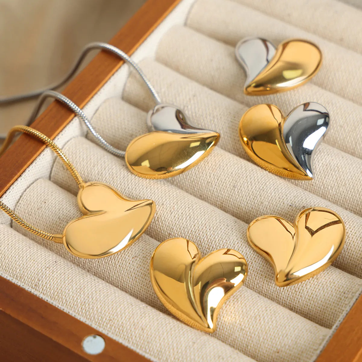 Elegant Simple Style Heart Shape Titanium Steel Plating 18k Gold Plated Earrings Necklace