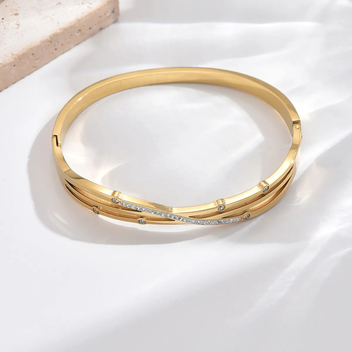 Elegant Simple Style Irregular Twist Stainless Steel Asymmetrical Plating Hollow Out Zircon 14k Gold Plated Bangle