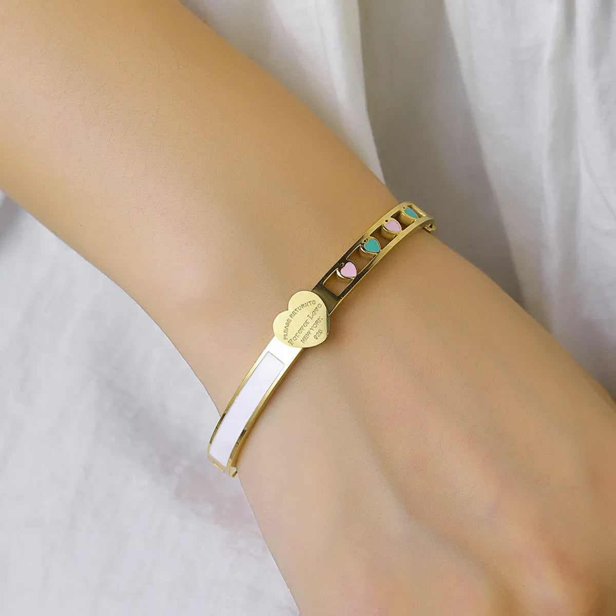 Elegant Simple Style Letter Heart Shape 304 Stainless Steel 18K Gold Plated Shell Bangle In Bulk